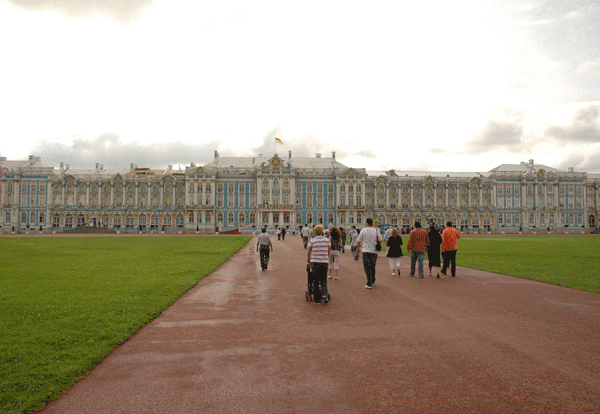 the entrance to catherine's palace